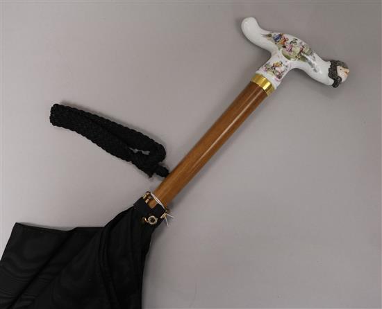 A Meissen porcelain-handled umbrella L.94cm